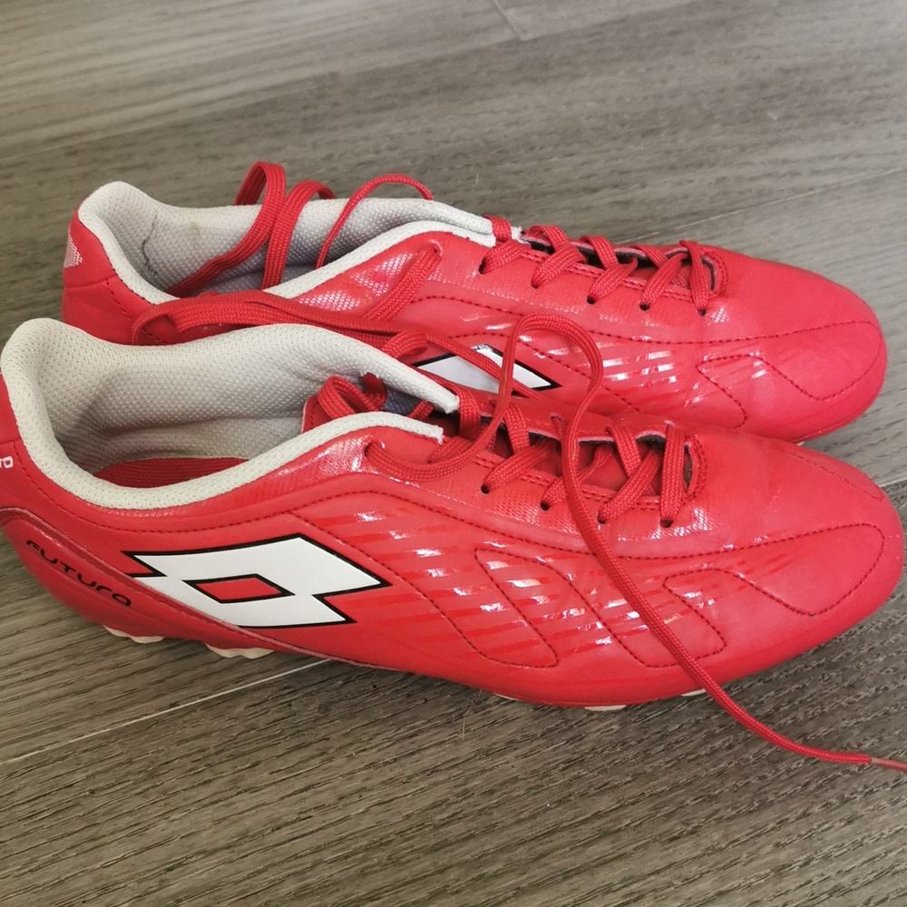 Lotto men's  red soccer cleats. Size 8. EUC